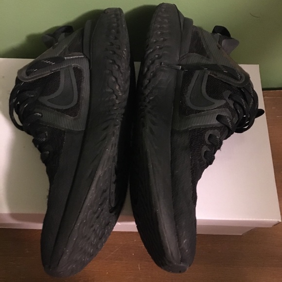 Nike Legend React Triple Black - Picture 3 of 5
